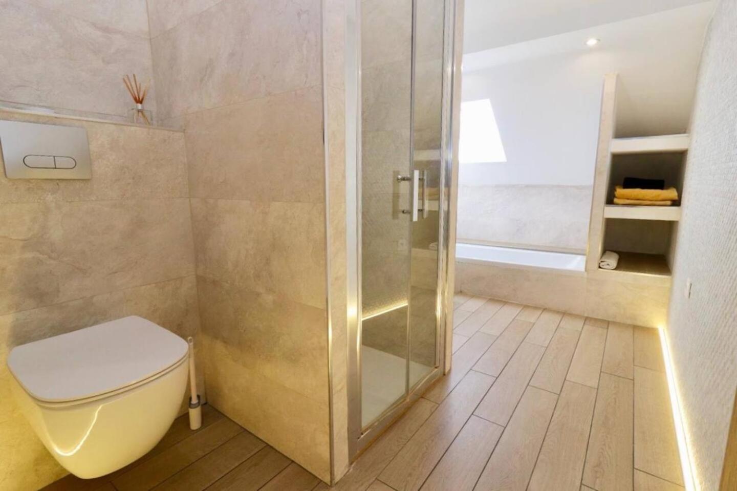 Appartamento Duplex 120M2 Terrasse Vue Sur Nîmes Esterno foto